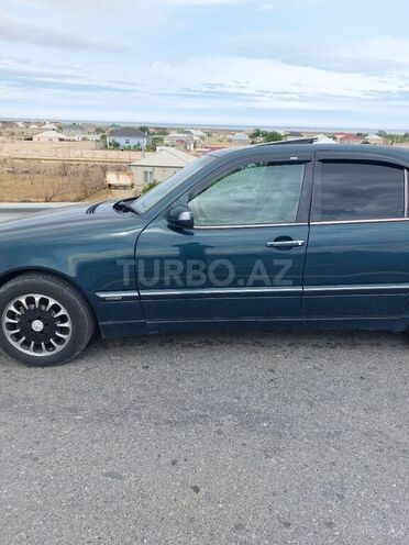 Mercedes E 220 2001, 298,000 km - 2.2 л - Quba