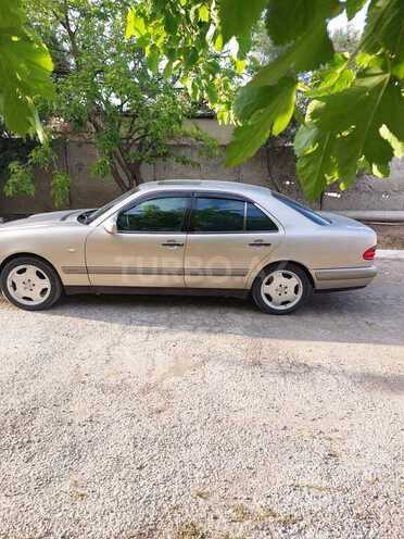 Mercedes E 230 1997, 380,000 km - 2.3 l - Bakı