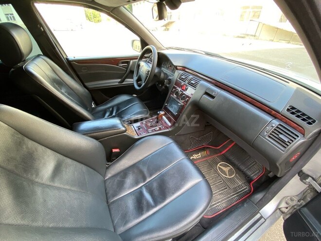Mercedes E 220 2001, 350,000 km - 2.2 l - Bakı