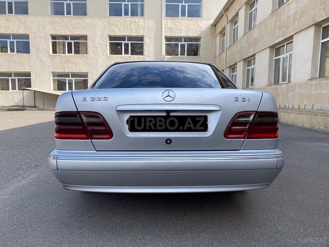 Mercedes E 220 2001, 350,000 km - 2.2 l - Bakı