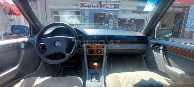 Mercedes E 250 1992, 600,827 km - 2.5 л - Ucar