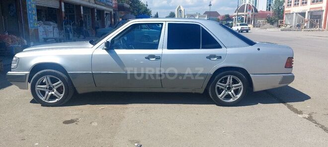 Mercedes E 250 1992, 600,827 km - 2.5 л - Ucar