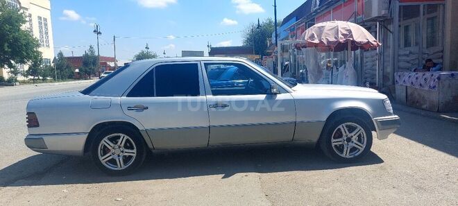 Mercedes E 250 1992, 600,827 km - 2.5 л - Ucar