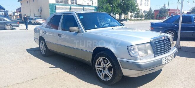 Mercedes E 250 1992, 600,827 km - 2.5 л - Ucar