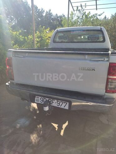 Toyota Hilux 2010, 239,000 km - 2.5 л - Bakı
