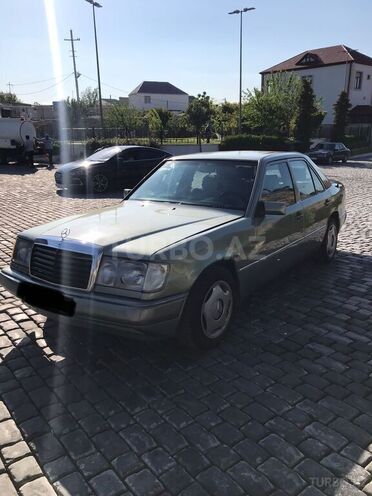 Mercedes E 230 1990, 301,000 km - 2.3 л - Bakı