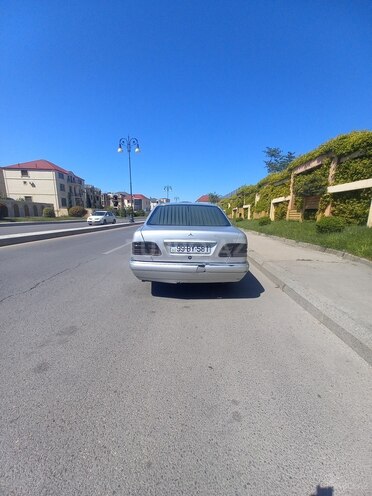 Mercedes E 220 1996, 425,360 km - 2.2 l - Bakı