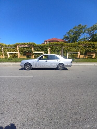 Mercedes E 220 1996, 425,360 km - 2.2 l - Bakı