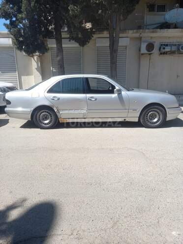 Mercedes E 220 1996, 425,360 km - 2.2 l - Bakı