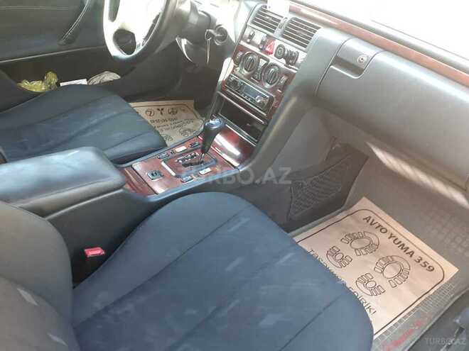 Mercedes E 220 2000, 165,000 km - 2.2 l - Bərdə
