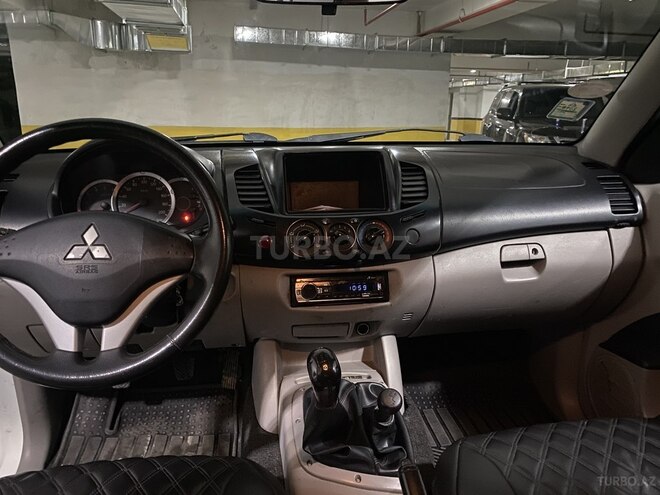 Mitsubishi L200 2011, 243,000 km - 2.5 l - Bakı