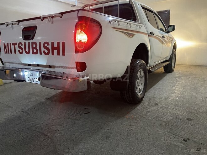 Mitsubishi L200 2011, 243,000 km - 2.5 l - Bakı