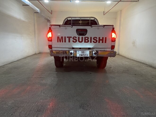 Mitsubishi L200 2011, 243,000 km - 2.5 l - Bakı