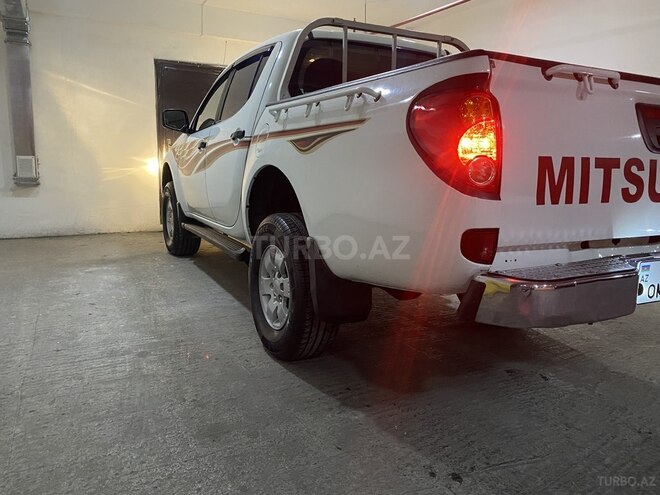 Mitsubishi L200 2011, 243,000 km - 2.5 l - Bakı