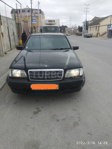 Mercedes C 220 1999, 142,000 km - 2.2 l - Bakı