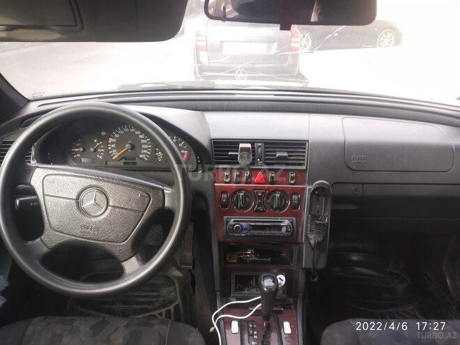 Mercedes C 220 1999, 142,000 km - 2.2 l - Bakı