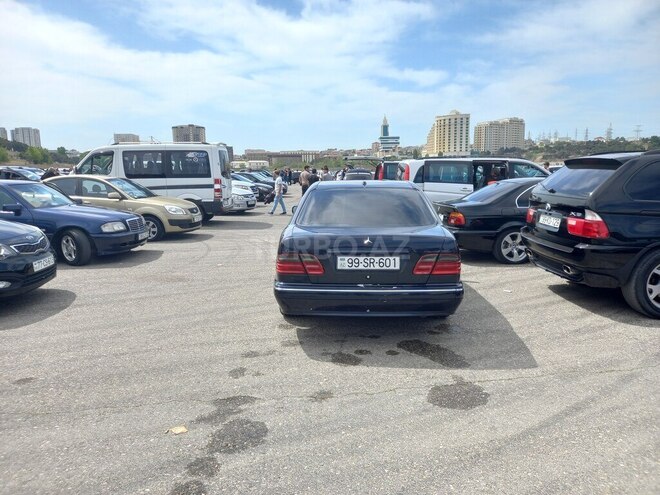 Mercedes E 240 2000, 206,000 km - 2.6 l - Bakı