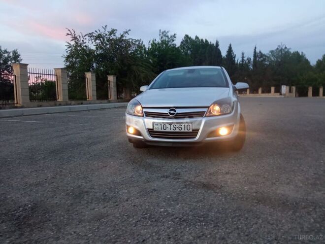 Opel Astra 2009, 146,000 km - 1.4 l - Yevlax