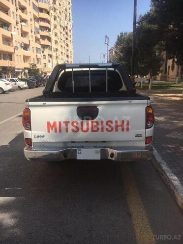 Mitsubishi L200 2014, 220,000 km - 2.5 l - Bakı