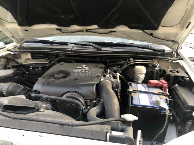 Mitsubishi L200 2014, 220,000 km - 2.5 l - Bakı