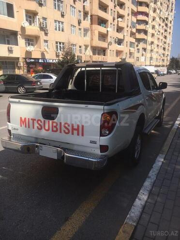 Mitsubishi L200 2014, 220,000 km - 2.5 l - Bakı