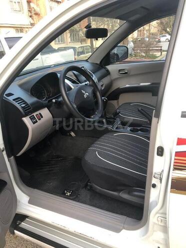 Mitsubishi L200 2014, 220,000 km - 2.5 l - Bakı