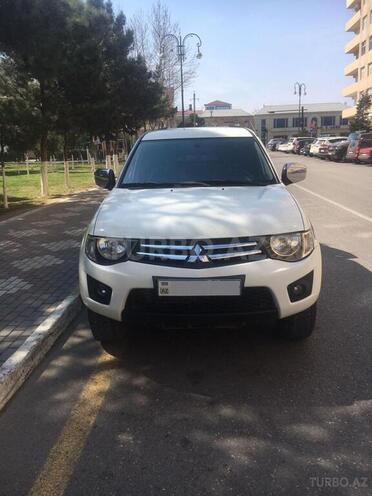 Mitsubishi L200 2014, 220,000 km - 2.5 l - Bakı