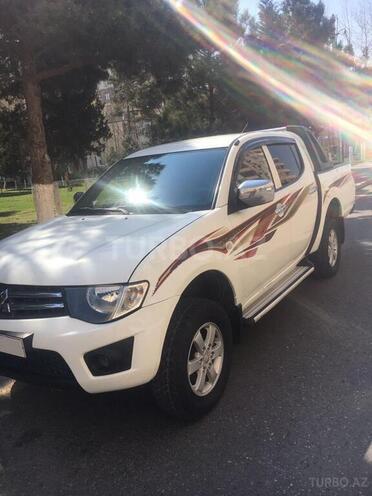 Mitsubishi L200 2014, 220,000 km - 2.5 l - Bakı