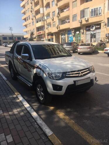 Mitsubishi L200 2014, 220,000 km - 2.5 l - Bakı