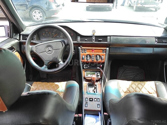 Mercedes E 250 1994, 499,999 km - 2.5 l - Bakı