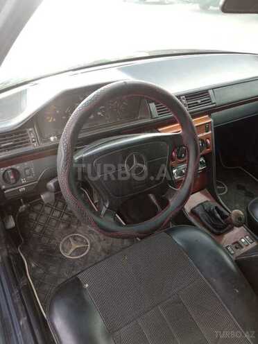 Mercedes E 200 1995, 25,300 km - 2.0 l - Bakı