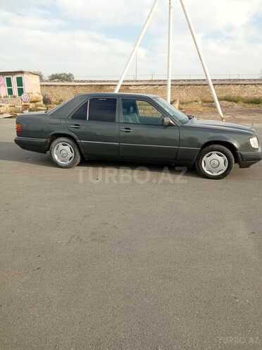 Mercedes E 200 1995, 25,300 km - 2.0 l - Bakı