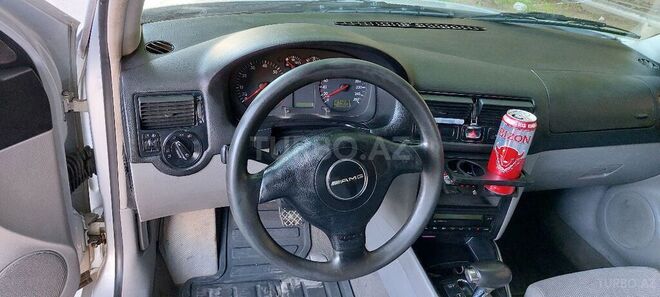 Volkswagen Golf 1998, 270,180 km - 1.8 l - Yevlax