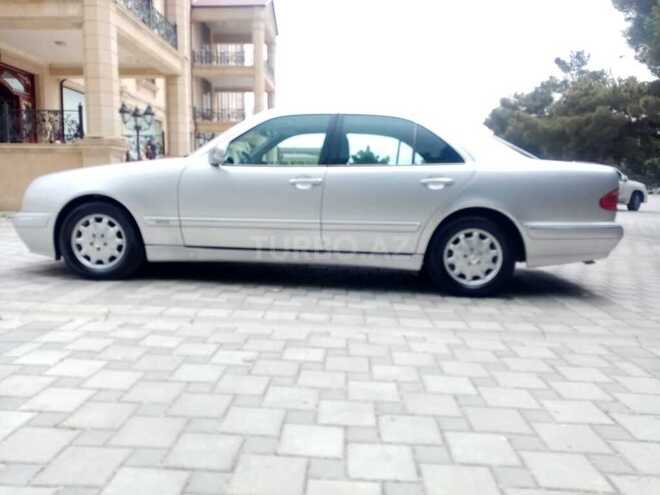 Mercedes E 260 2001, 222,000 km - 2.6 l - Sumqayıt