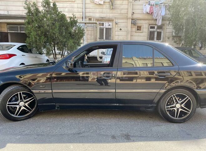 Mercedes C 200 2000, 289,683 km - 2.0 l - Xırdalan