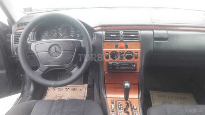 Mercedes E 240 1998, 270,000 km - 2.4 l - Sumqayıt