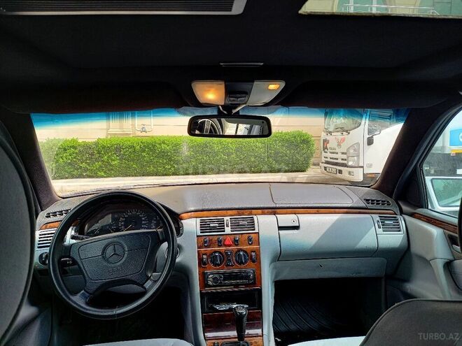 Mercedes E 240 1998, 258,000 km - 2.4 l - Gəncə