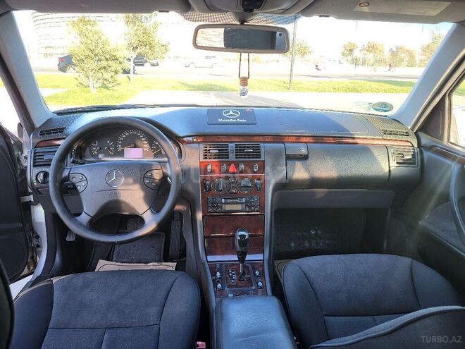 Mercedes E 240 2000, 380,000 km - 2.6 l - Bakı