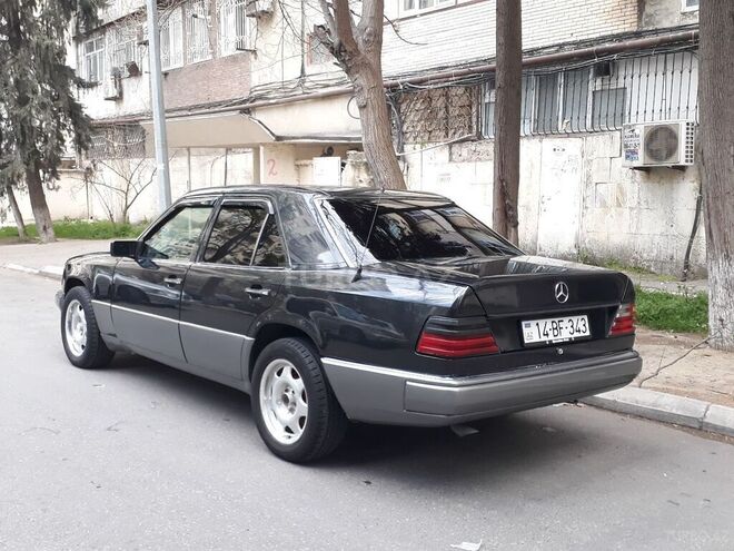 Mercedes E 250 1991, 457,000 km - 2.5 l - Bakı