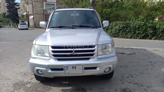 Mitsubishi Pajero io 2003, 230,000 km - 2.0 l - Bakı