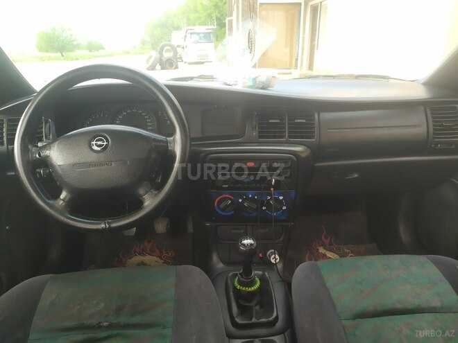 Opel Vectra 1996, 340,000 km - 1.8 l - Qazax