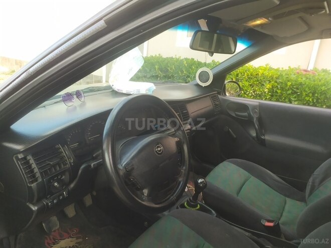 Opel Vectra 1996, 340,000 km - 1.8 l - Qazax