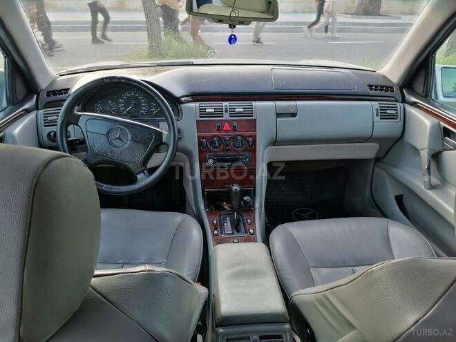 Mercedes E 230 1996, 286,000 km - 2.3 l - Qəbələ
