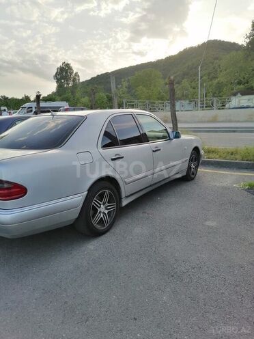 Mercedes E 230 1996, 286,000 km - 2.3 l - Qəbələ