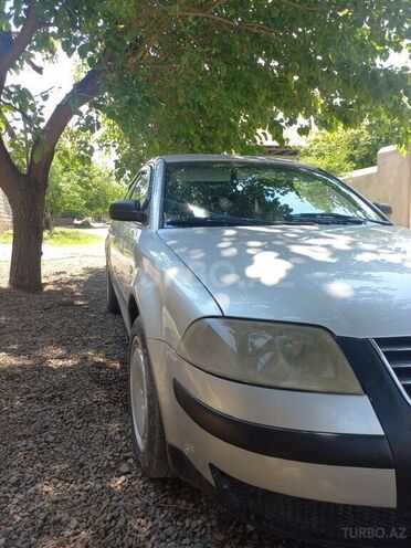 Volkswagen Passat 2002, 293,000 km - 2.0 л - Tovuz