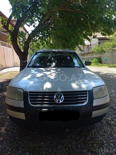 Volkswagen Passat 2002, 293,000 km - 2.0 л - Tovuz