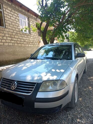 Volkswagen Passat 2002, 293,000 km - 2.0 л - Tovuz