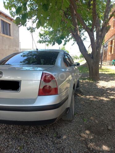 Volkswagen Passat 2002, 293,000 km - 2.0 л - Tovuz