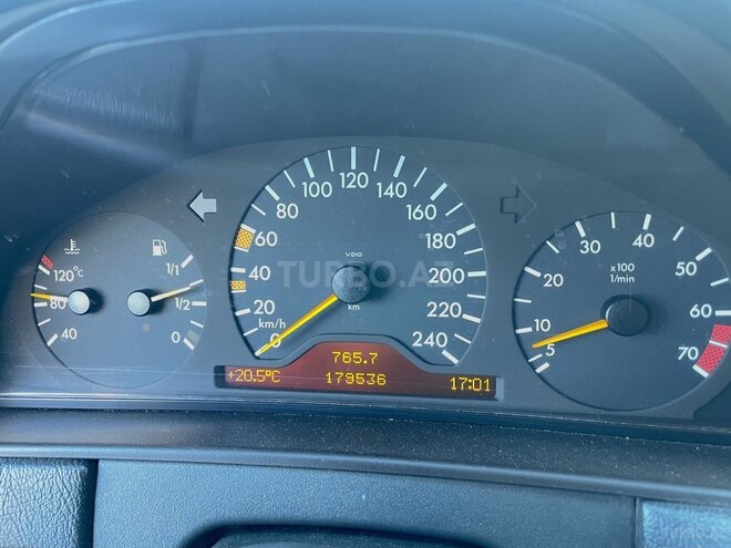 Mercedes E 240 1998, 179,000 km - 2.4 l - Bakı