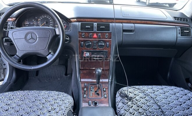 Mercedes E 240 1998, 179,000 km - 2.4 l - Bakı